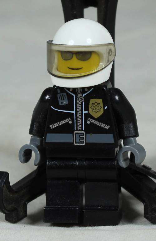 Lego mini figurine - Policeman with silver sunglasses (CTY0029a)