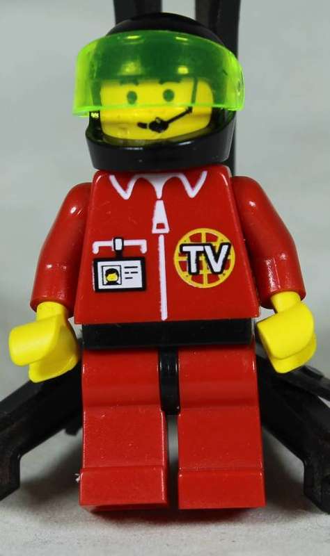 LEGO MINI FIGURINE-TV CHOPPER PILOT(TWN025) BID NOW!!