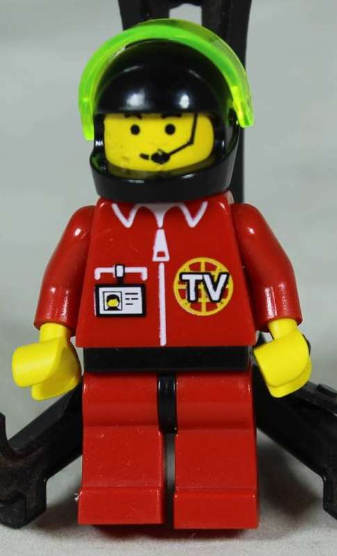 LEGO MINI FIGURINE-TV CHOPPER PILOT(TWN025) BID NOW!!