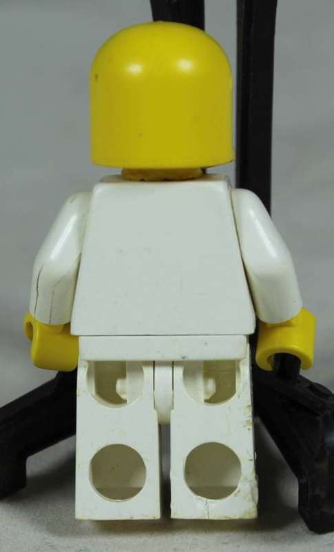 LEGO MINI FIGURINE-MOTOR CROSS RIDER WITH A YELLOW HELMET(1986)S010  BID NOW!!