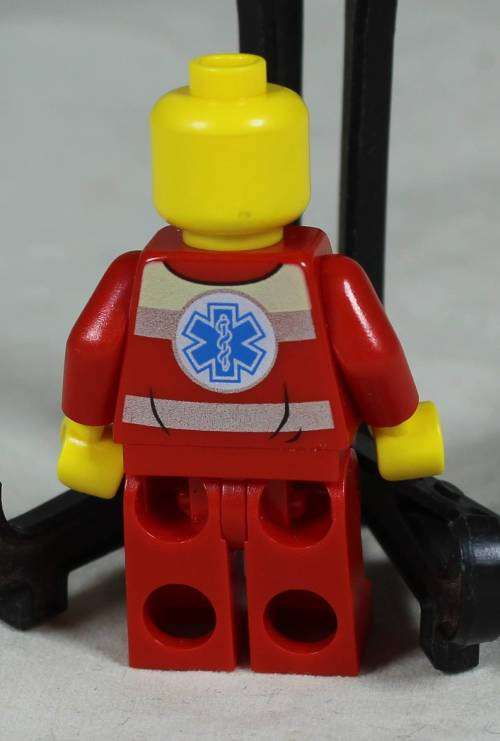 LEGO MINI FIGURINE-FEMALE PARAMEDIC(AMBULANCE CTY0271)BID NOW!!