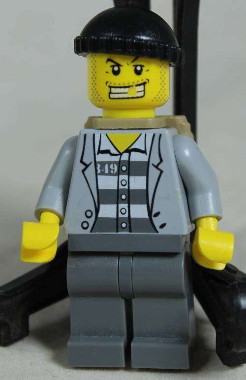 LEGO MINI FIGURINE-CITY BURGLAR (CTY0433) BID NOW!!