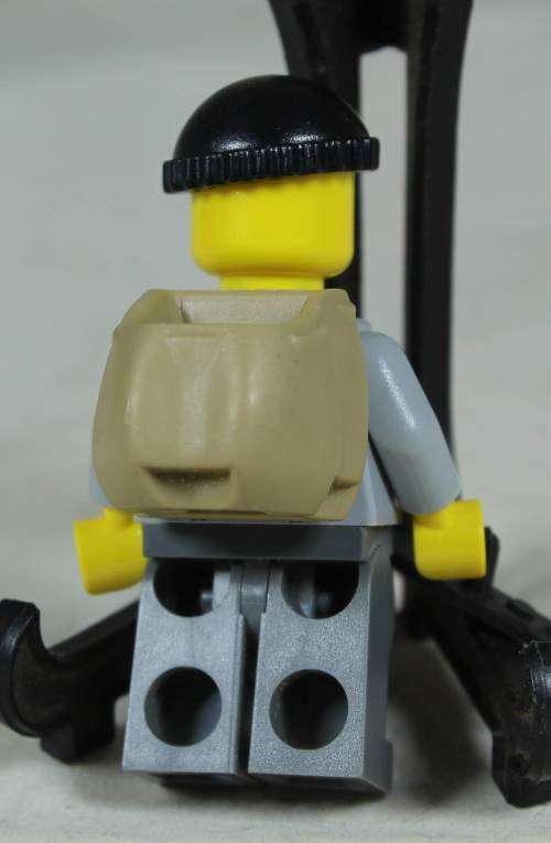 LEGO MINI FIGURINE-CITY BURGLAR (CTY0433) BID NOW!!