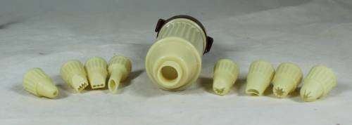 Plastic icing pattern maker