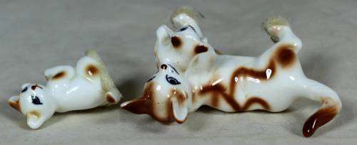 BEAUTIFUL PORCELAIN CAT WITH HER KITTENS BID NOW!!!
