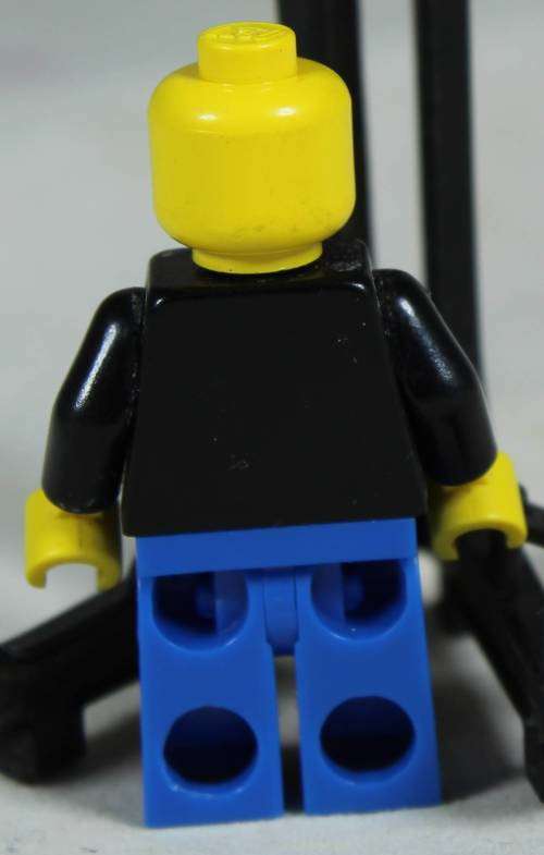 LEGO MINI FIGURINE-PILOT(COMMUNITY PEOPLE AIR037) BID NOW!!