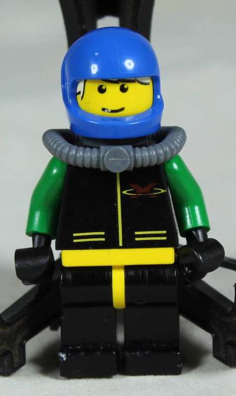 LEGO MINI FIGURINE-BLUE DRIVER(EXTREME TEAM EXT014) BID NOW!!