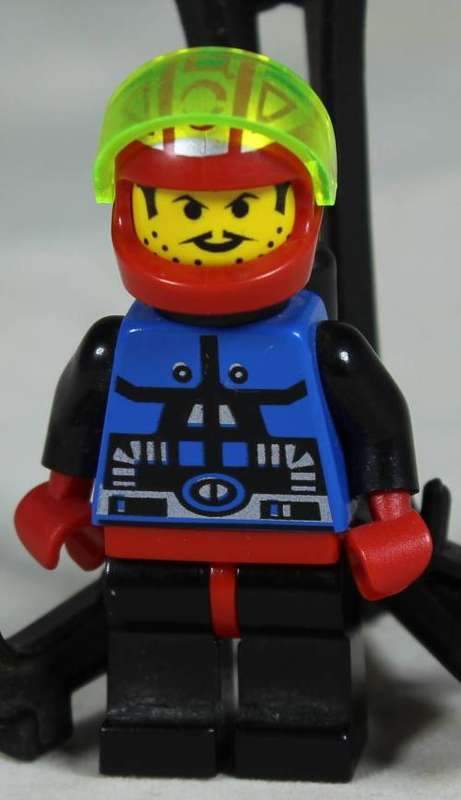 LEGO MINI FIGURINE-SPYRIUS CHIEF SP040 BID NOW!!