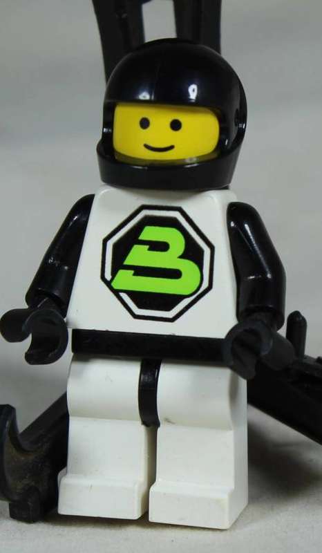LEGO MINI FIGURINE-BLACKTRON 2 (1991 sp002) BID NOW