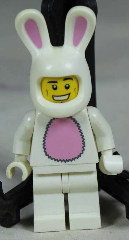 LEGO MINI FIGURINE-BUNNY SUIT GUY(SERIES 7 COL099) BID NOW