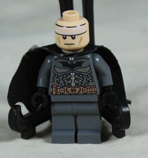 LEGO MINI FIGURINE-BATMAN(THE BAT VS BANE SH064)BID NOW