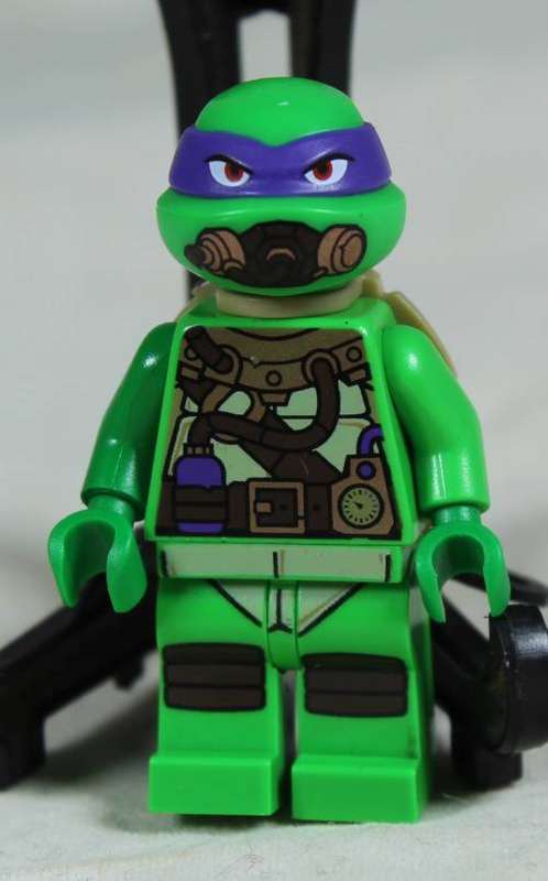 LEGO MINI FIGURINE-DONATELLO IN SCUBA GEAR TNT031 BID NOW