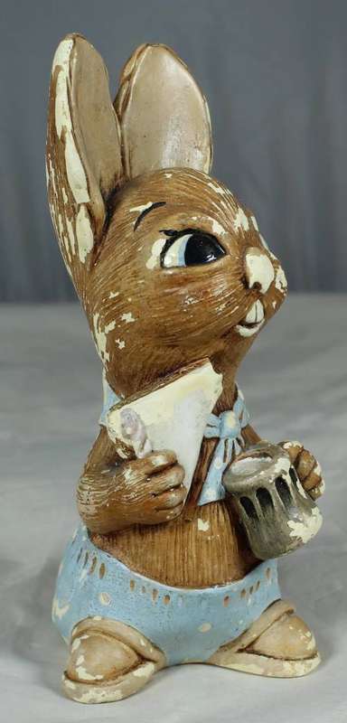 Pendelfin hand painted stoneware - rabbit eating a pizza