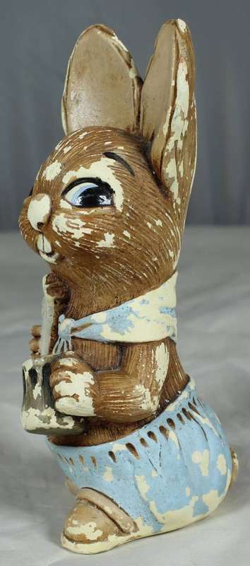 Pendelfin hand painted stoneware - rabbit eating a pizza