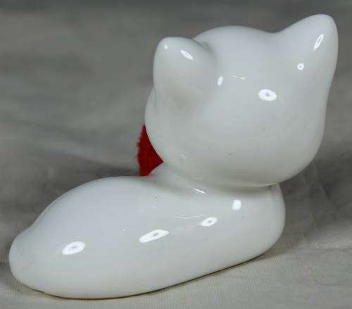 Porcelain cat with a fluffy ball