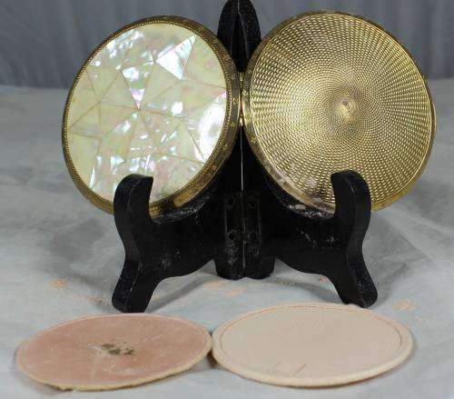 Mother of pearl powder compact