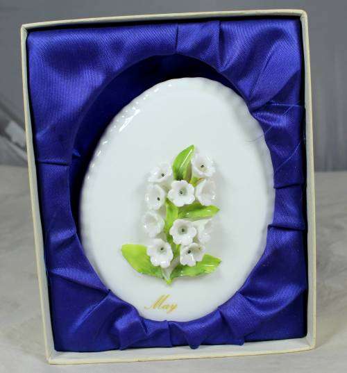 VINTAGE COALPORT WALL PLATE IN A BOX MADE IN ENGLAND(MAY)BID NOW!!