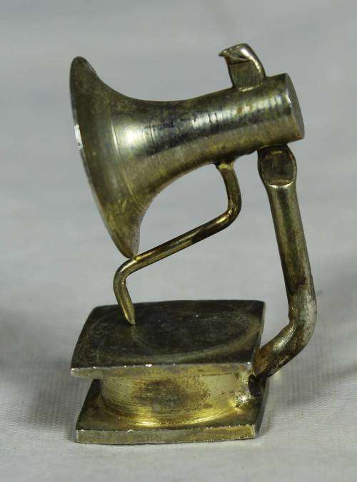 MINIATURE BRASS-VINTAGE GRAMAPHONE BID NOW!