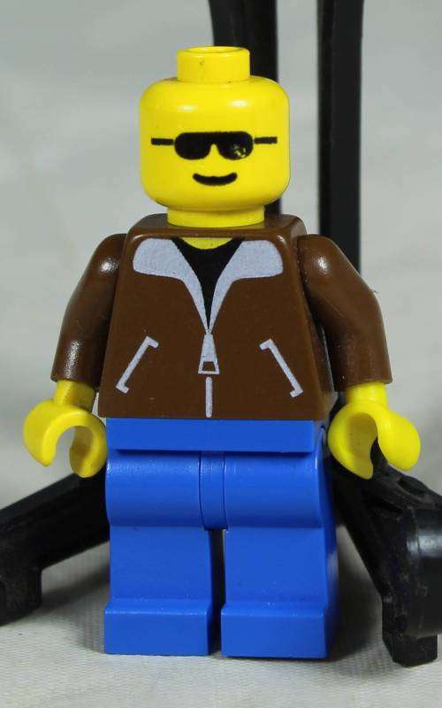 LEGO MINI FIGURINE-MAN IN A BROWN JACKET(RAILWAY EXPRESS TRN022) BID NOW!!