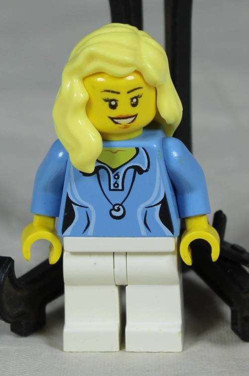 LEGO MINI FIGURINE-LADY WITH LONG BLONDE HAIR(FIRE CHIEF CAR CTY0346) BID NOW
