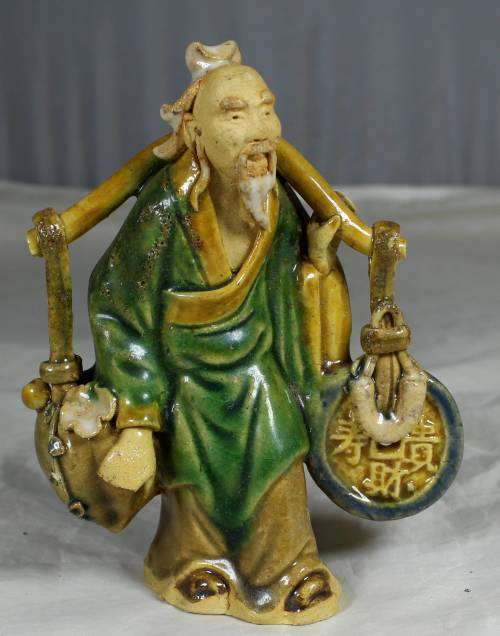 Collectible mud men - old man carrying a disk