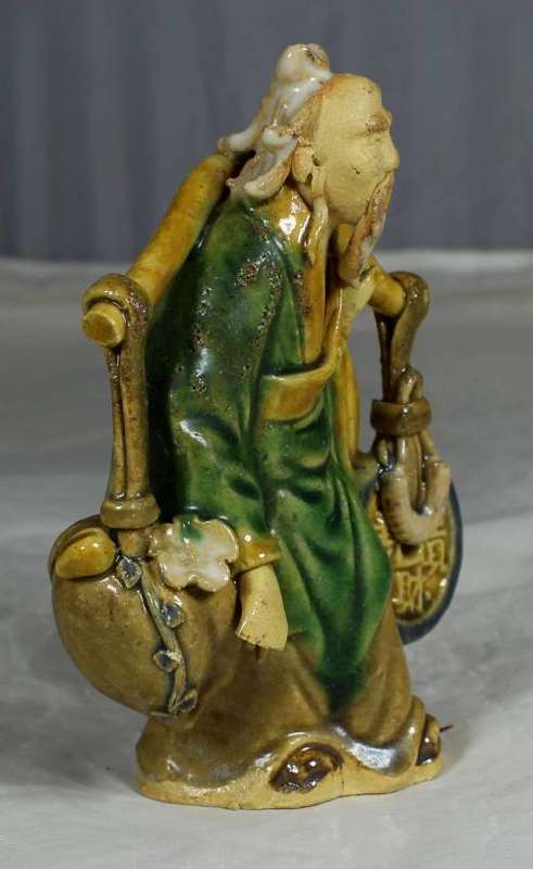 Collectible mud men - old man carrying a disk