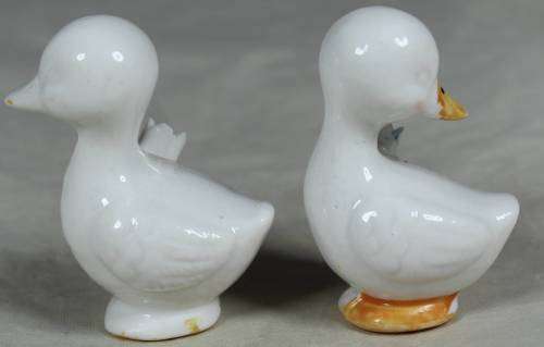 PAIR OF MINIATURE DUCKS WITH FLOWERS(BEAUTIFUL) BID NOW !!