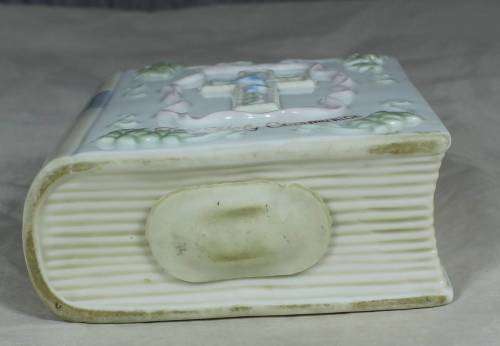 FIRST PORCELAIN HOLY COMMUNION COIN BANK (BEAUTIFUL) BID NOW !!