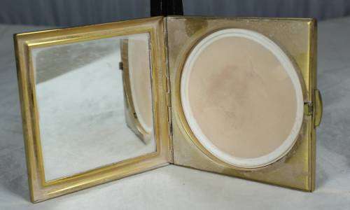 Powder compact with raised rhombus