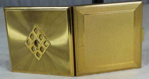 Powder compact with raised rhombus