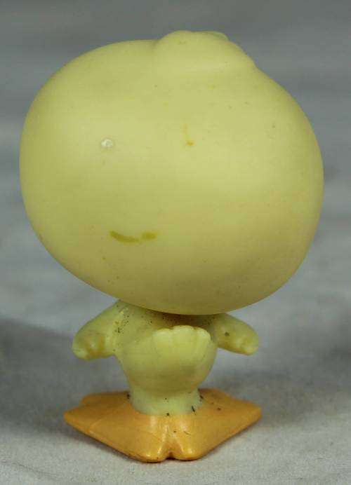 Littlest pet shop with red magnet by Hasbro - Duck with green eyes (2004)