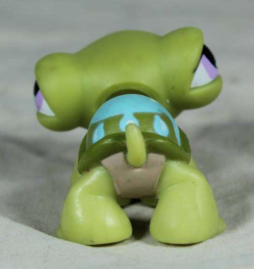 LITTLEST PET SHOP AUTHENTIC RANGE WITH A RED MAGNET(HASBRO 2004)TURTLE LPS149 ADORABLE!