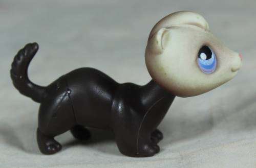 LITTLEST PET SHOP AUTHENTIC RANGE WITH A RED MAGNET(HASBRO 2004)RARE FERRET ADORABLE!