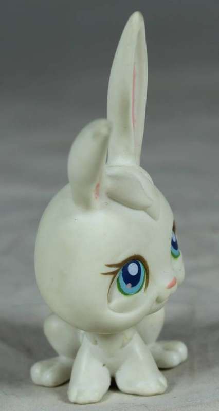 LITTLEST PET SHOP AUTHENTIC RANGE WITH A RED MAGNET(HASBRO 2004)BUNNY RABBIT WITH PINK EARS ADORABLE