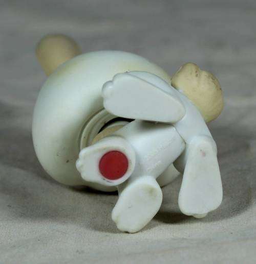 LITTLEST PET SHOP AUTHENTIC RANGE WITH A RED MAGNET(HASBRO 2004)BUNNY RABBIT WITH PURPLE EARS