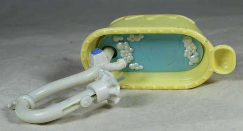 Little pet shop - yellow bath tub and shower