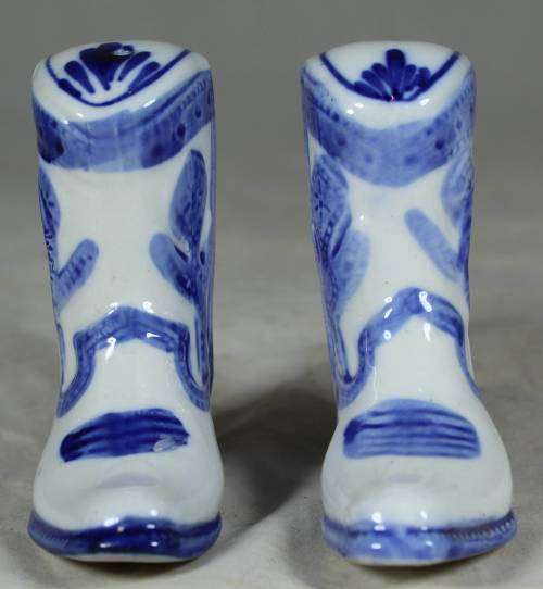 blue and white salt and pepper boot set