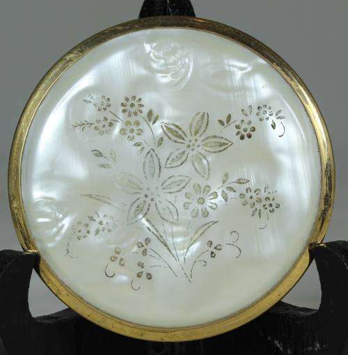 Powder compact with mother of pear look (Plastic)