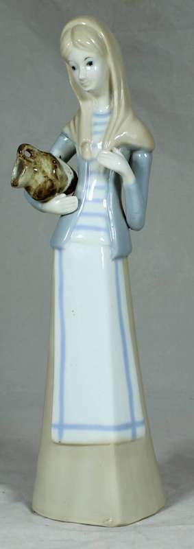 Llardo style figurine - lady carrying large jug