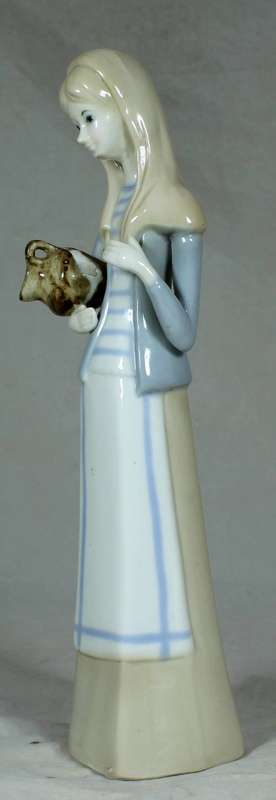 Llardo style figurine - lady carrying large jug