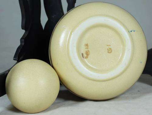 Ceramic pot pourri holder