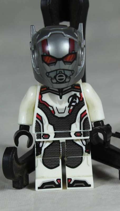LEGO MINI FIGURINE-ANT-MAN(SCOTT LANG IN A WHITE JUMP SUITE SH563)BID NOW!!