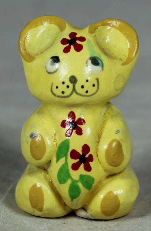 Miniature bear with flowers