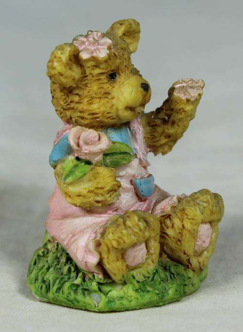 Miniature bear with flowers