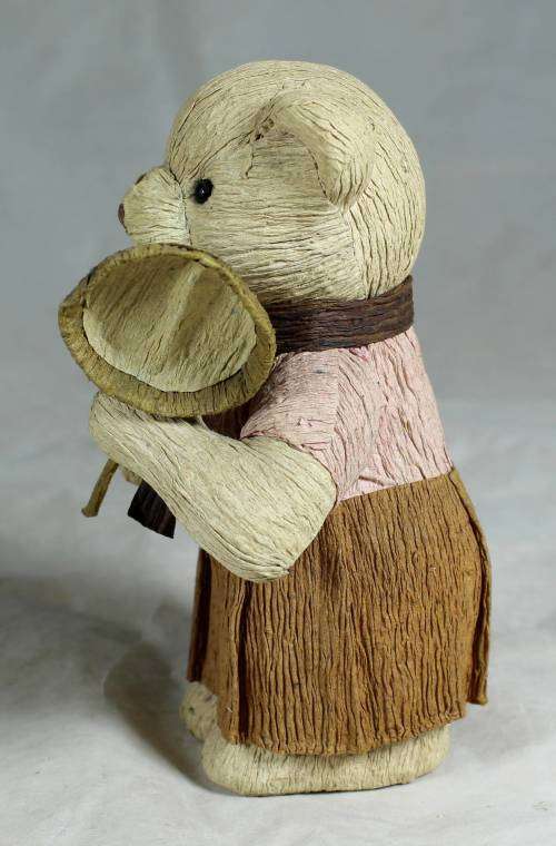 Mother bear holding a pan