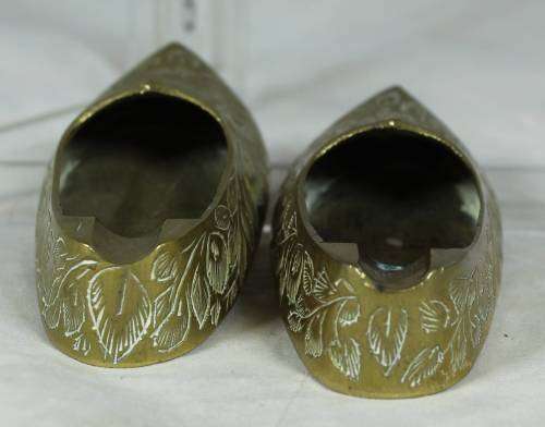 Miniature brass pair of shoe ashtrays