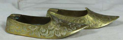 Miniature brass pair of shoe ashtrays