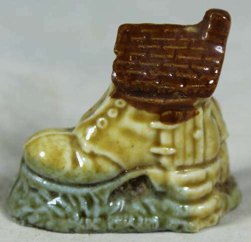 WADE WHIMSIE MADE IN ENGLAND(LADY AND THE SHOE)-BID NOW!!