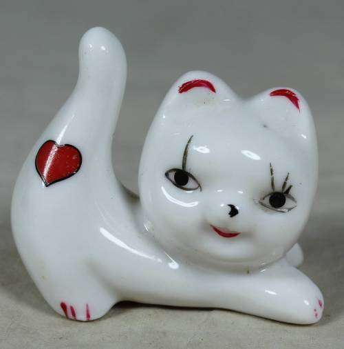 Porcelain love kitty