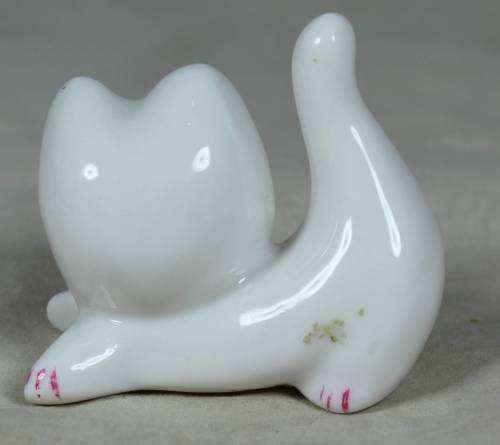 Porcelain love kitty